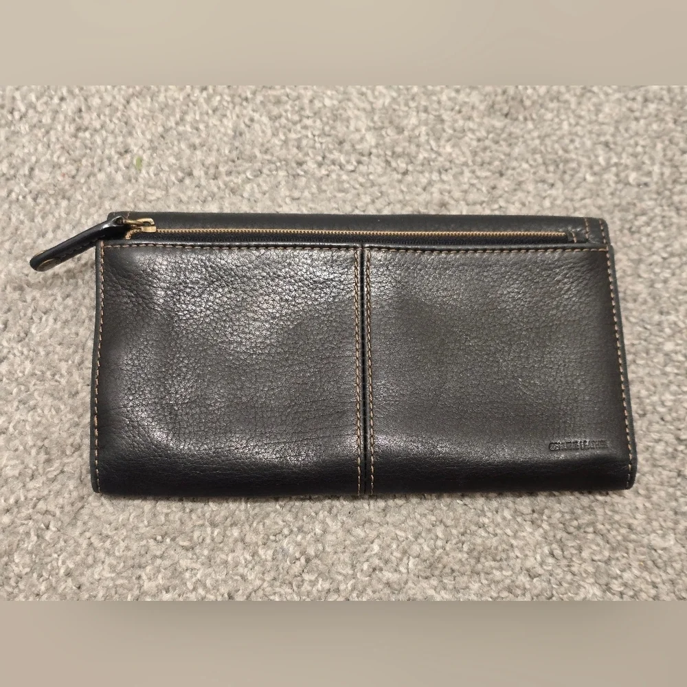 Fossil Leather Wallet Black Pockets Minimalist Simple Classic Chic Boho